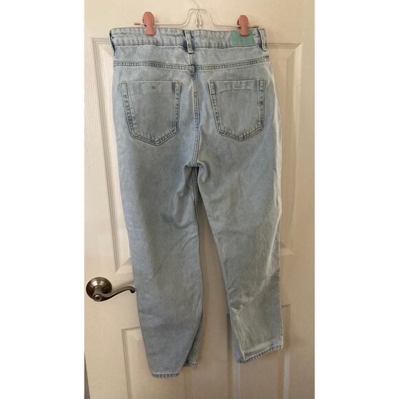 Zara Women's High Rise Mom Denim Jeans, tapered leg, light wash, size 8 - Picture 9 of 11